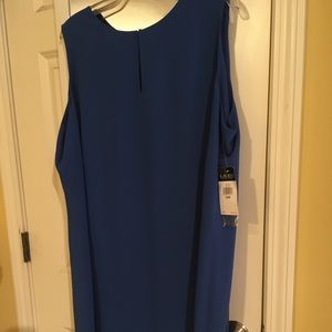 Smart career shift dress 20W with cute back pleat